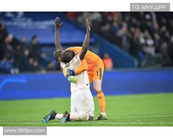 中超精彩对决曼城与巴黎圣日耳曼战成平局帽子戏法点燃全场激情