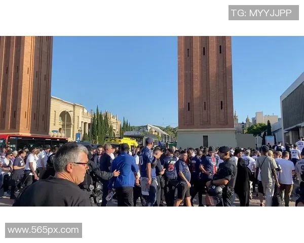 巴萨与本菲卡友谊赛战成平局球迷热议精彩瞬间与惨败反思